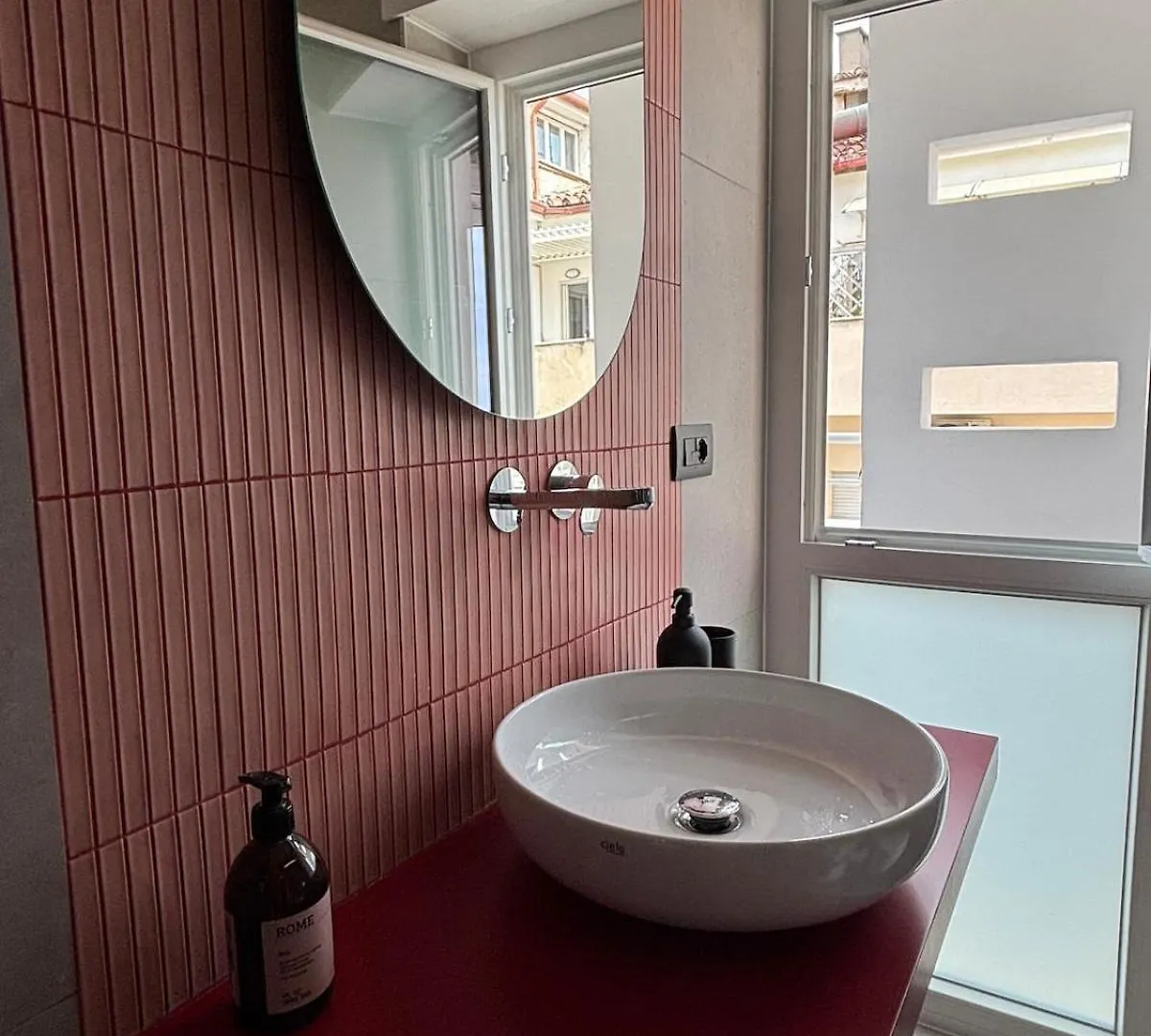 Urban Concept Santa Croce In Gerusalemme - Entire Apartment Rome Italy